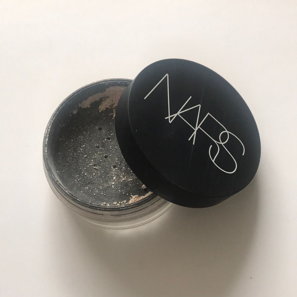 SNOW soft velvet loose powder